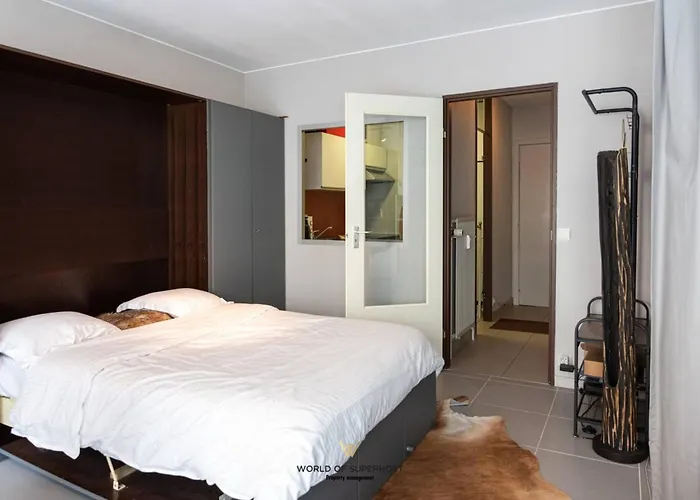 Sea Side Next To The Centre Ostende